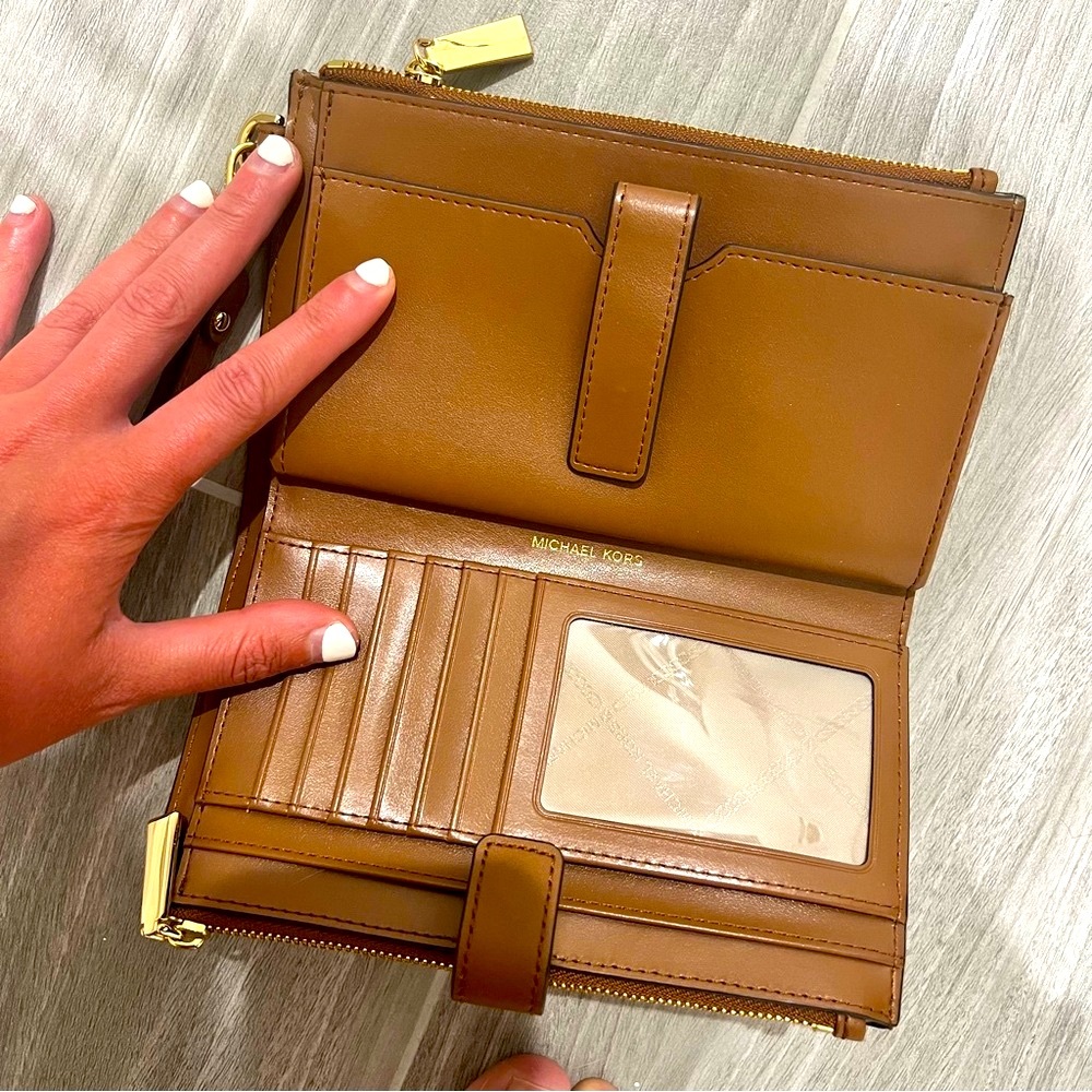 MICHAEL KORS Wallet 💕 NEW & not yet used :) - Picture 2 of 5